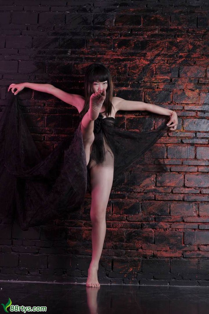 [丽图]2011.05.12 迪娜 完美姿态幽暗室内人体棚拍