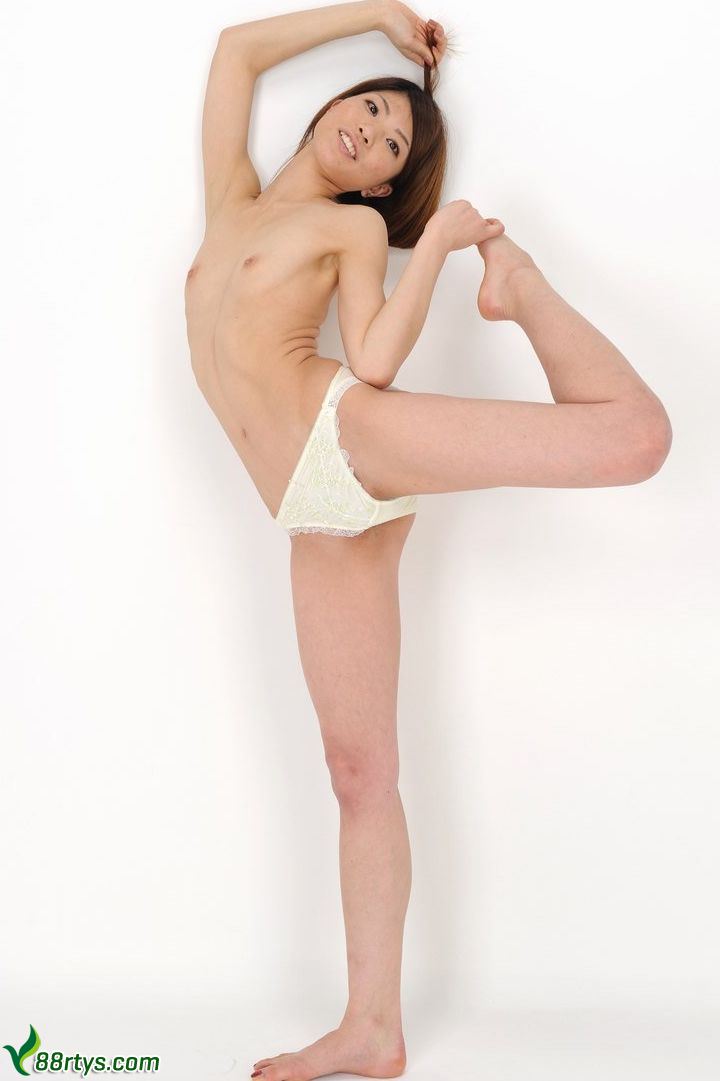 嫩模大胆全裸柔软体操人体艺术写真