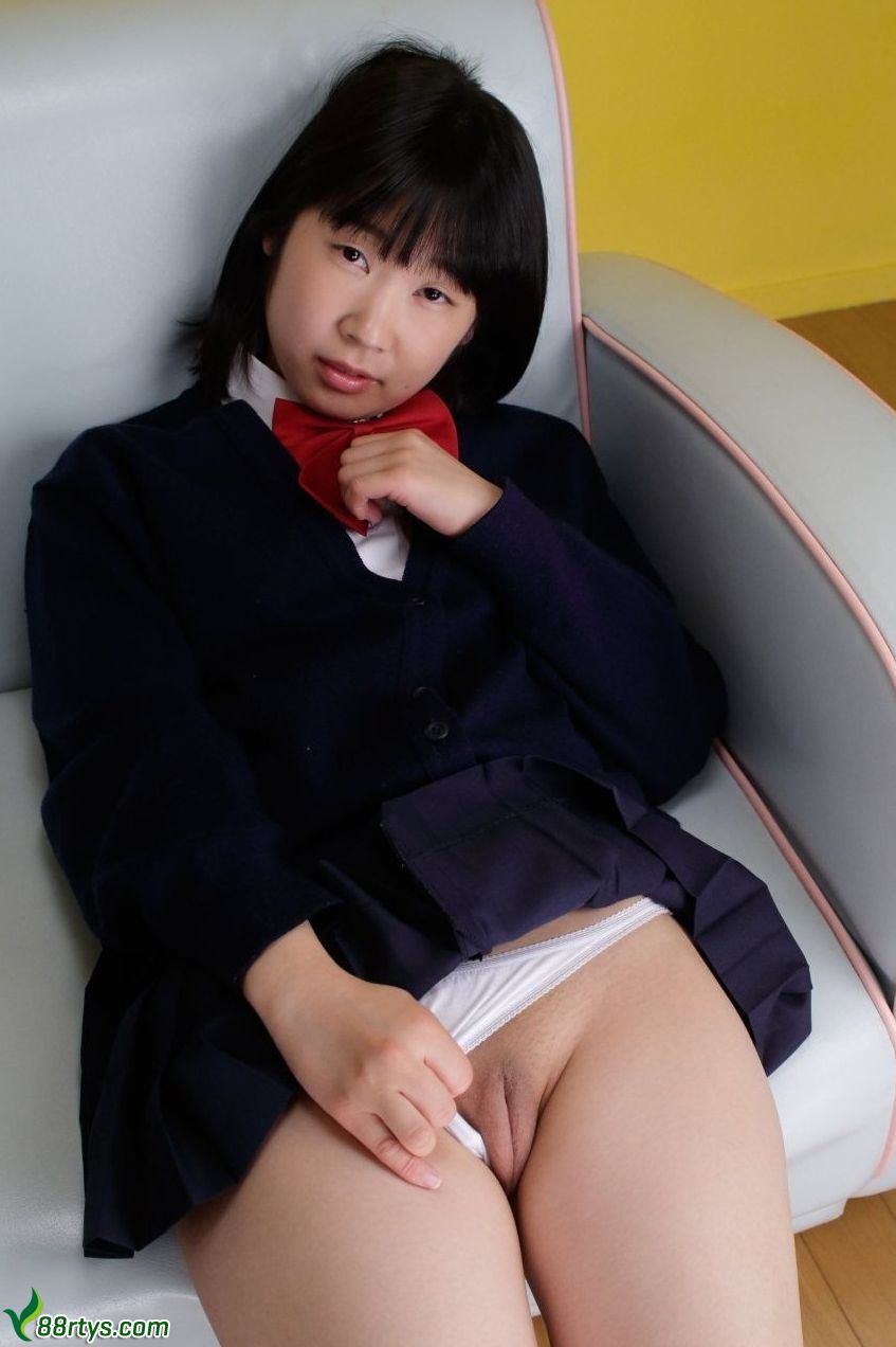 日本学生装美女井川ありあ大胆人体写真集