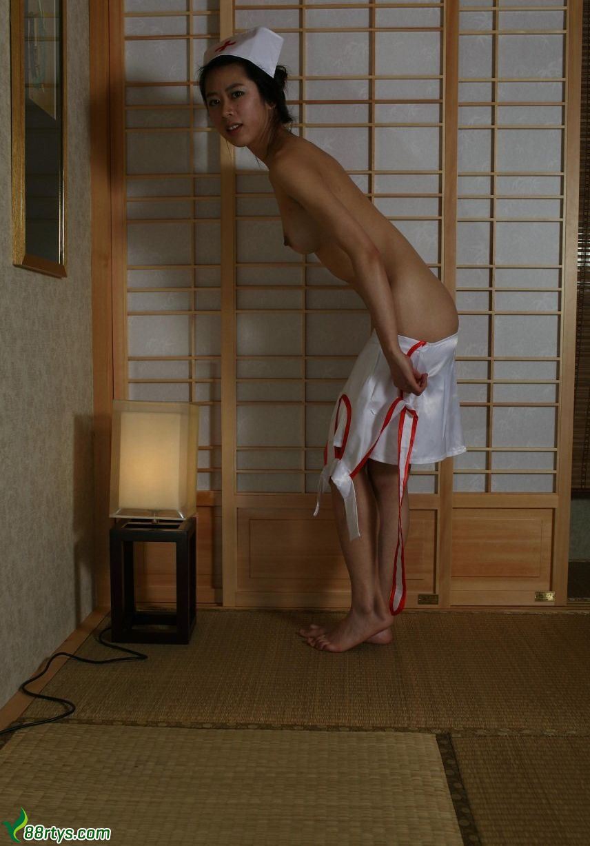 国模涵涵私拍日本护士装诱惑图片