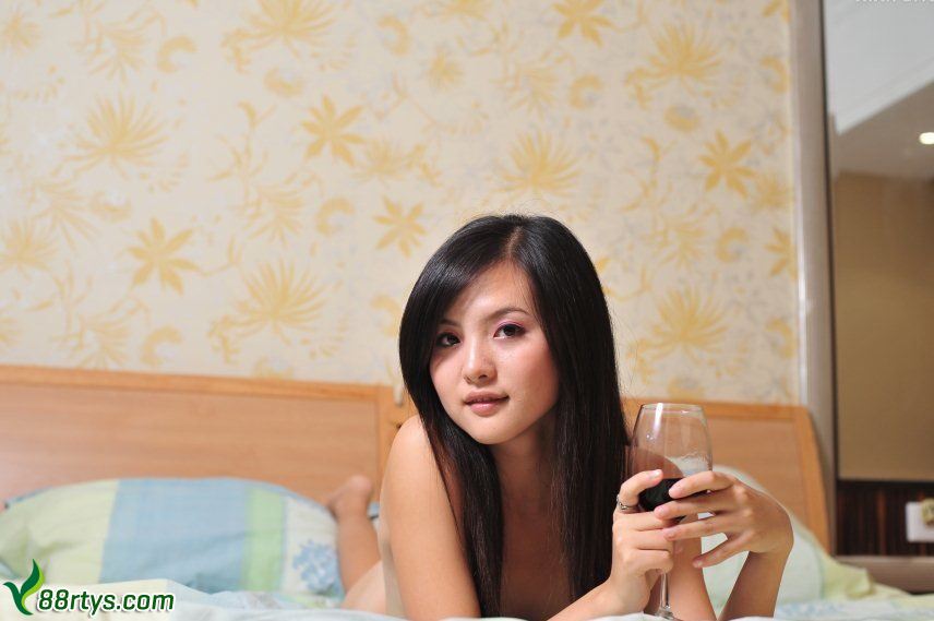 人体模特湘湘私拍美女与葡萄酒