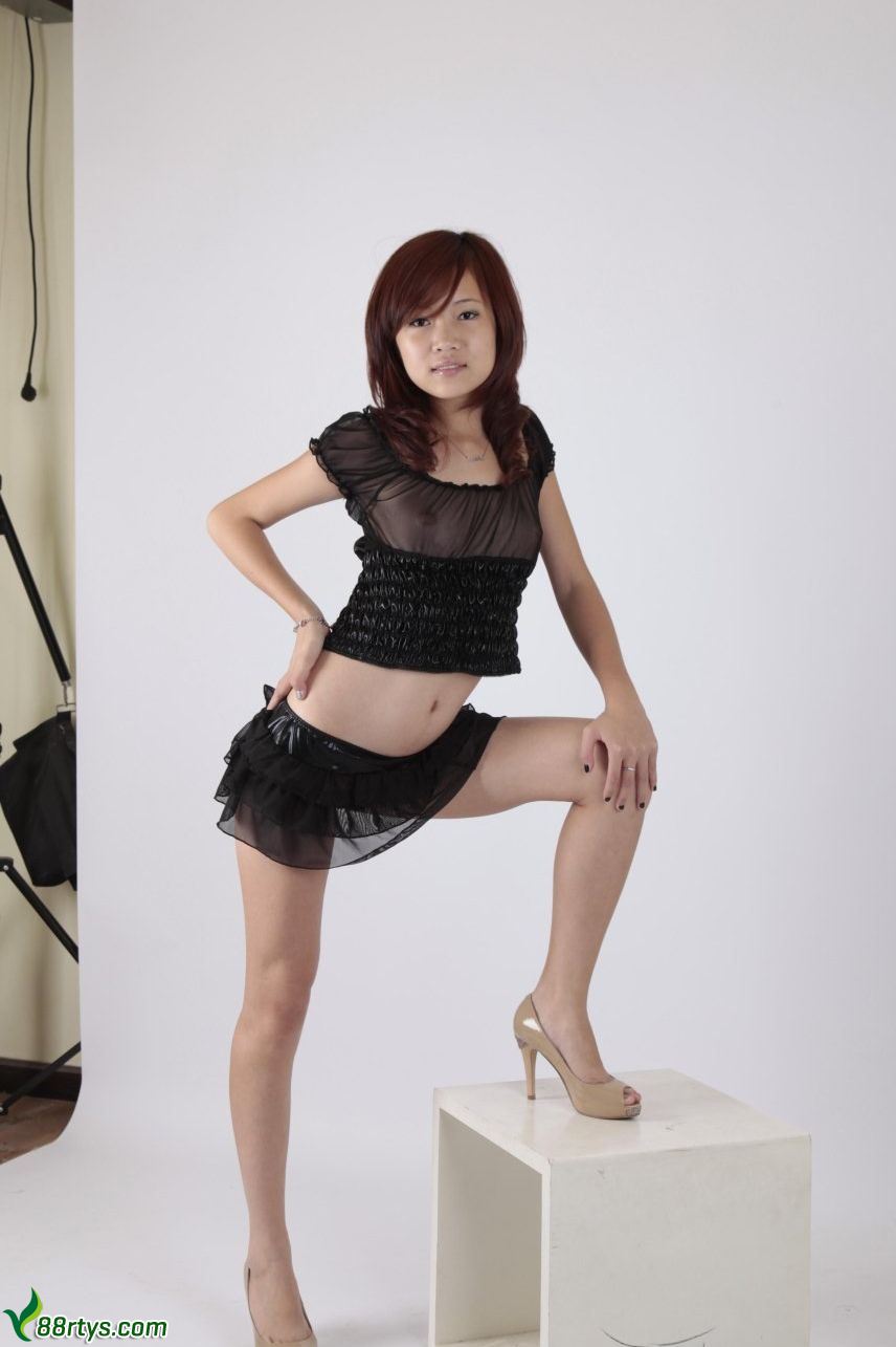 亚洲超级幼嫩模特美女思思私拍人体